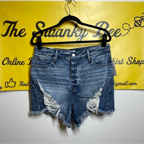 NWT Good American Bombshell Shorts - Picture 3 of 7